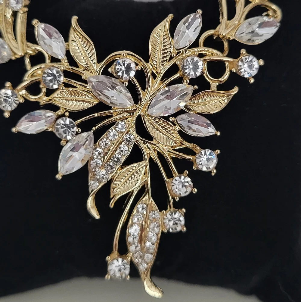 Gold-Tone Sparkle Floral and Leaf Necklace and Earrings Set Wedding Style - NWOT - Picture 5 of 7